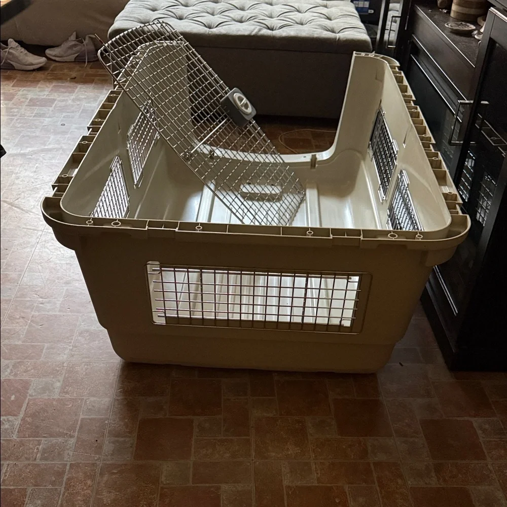Pet Travel Carrier with Metal Door